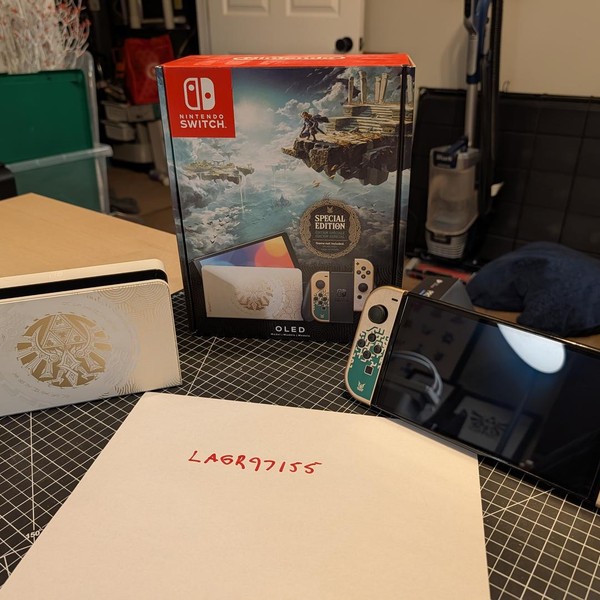 Nintendo Switch - OLED - 64 GB, White, The Legend of Zelda: Tears of the Kingdom Edition