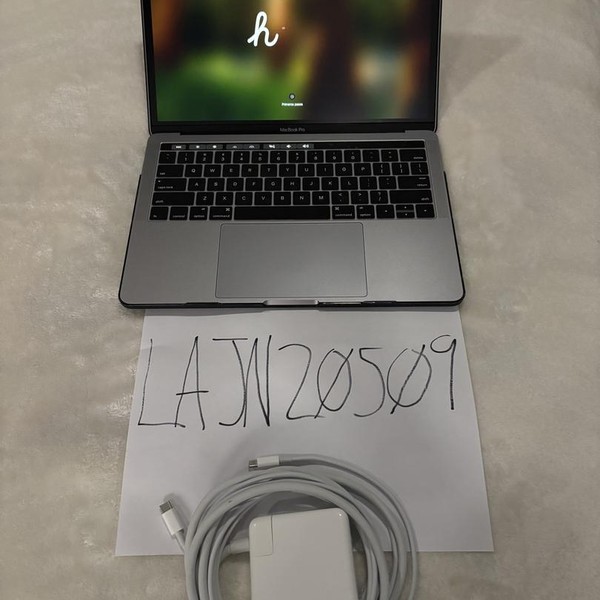 MacBook Pro 2018 (With Touch Bar) - 13 inch - 512 GB, Gray, 16 GB, Intel Core i7