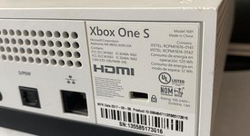 Good
													Xbox One S (2016) - White, 500 GB, photo 4 of 9