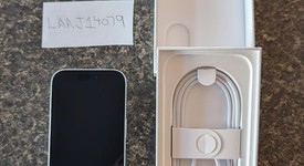 Mint
													Apple iPhone 17 - Verizon, White, 256 GB, A3258, photo 2 of 9