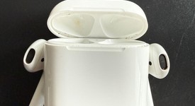 Used
													Apple AirPods 2nd Gen - Lightning Case, photo 1 of 4