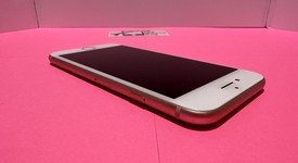 Good
													Apple iPhone 8 - Unlocked, Gold, 64 GB, A1863, photo 4 of 11