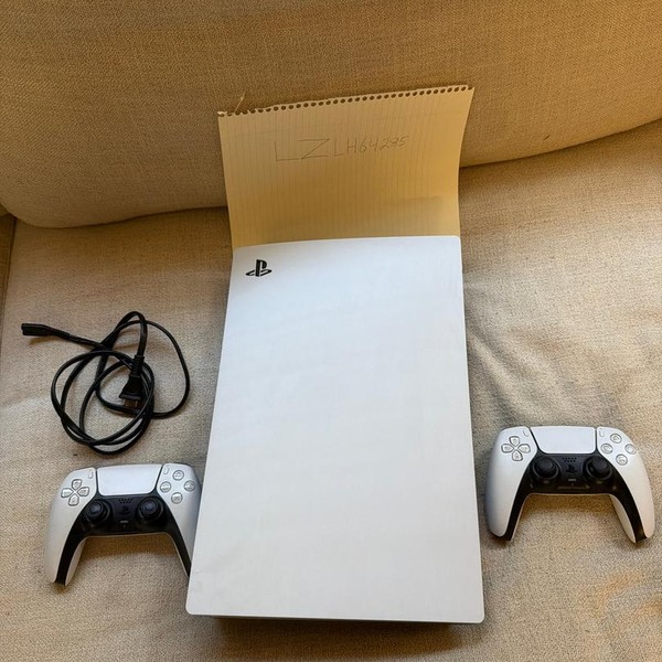 PlayStation 5 Digital Edition (2020) - White, 825 GB, Digital Edition