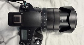 Mint
													Sony Cyber-shot RX10 IV, photo 3 of 13