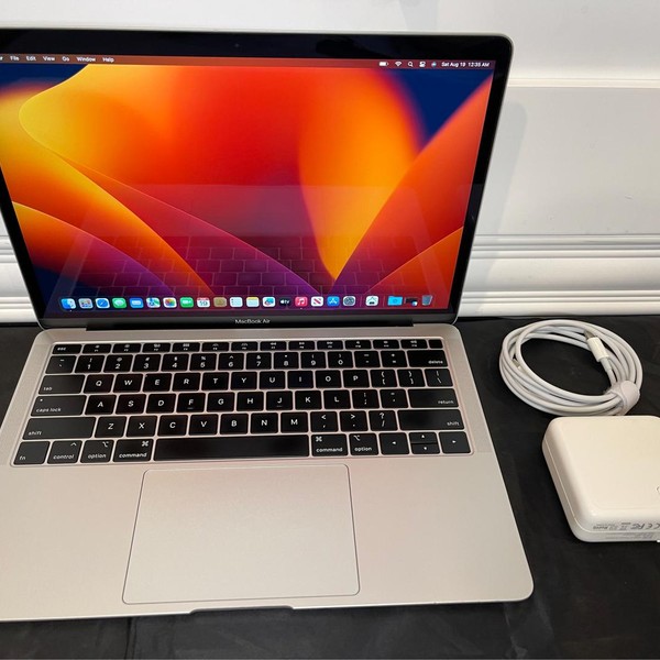 MacBook Air 2019 - 13 inch - 256 GB, Silver, 8 GB, Intel Core i5