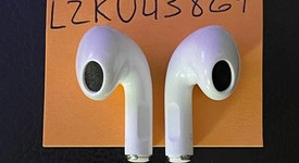 Used
													Apple AirPods 3rd Gen - Lightning Case, photo 4 of 5