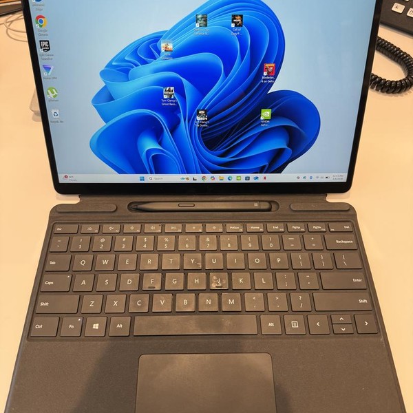 Microsoft Surface Pro 8 - 256 GB, Graphite, 8 GB, Intel Core i5