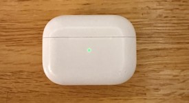 Used
													Apple AirPods Pro 2 - Lightning, photo 2 of 5