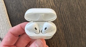 Used
													Apple AirPods 2nd Gen - Lightning Case, photo 3 of 5