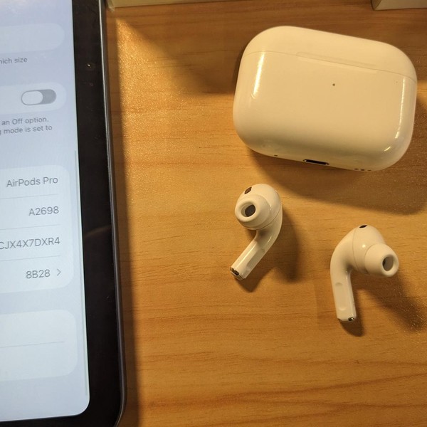 Apple AirPods Pro 2 - Lightning