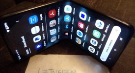 Mint
													Motorola Razr Plus (2024) - T-Mobile, Navy Blue, 256 GB, 12 GB, photo 5 of 10