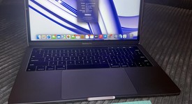 Good
													MacBook Pro 2017 (With Touch Bar) - 13" - I7, Gray, 512 GB, 8 GB, photo 1 of 12