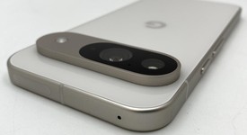 Mint
													Google Pixel 9 - Unlocked, Porcelain, 128 GB, 12 GB, G2YBB, photo 4 of 5