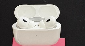 Used
													Apple AirPods Pro 2nd Gen - Lightning, photo 3 of 4