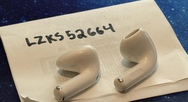 Used
													Apple AirPods 4th Gen - Active Noise Cancellation, photo 3 of 7
