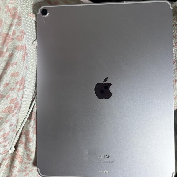 Apple iPad Air 13 inch (M2) 2024 - Unlocked, 128 GB, Starlight, A2899