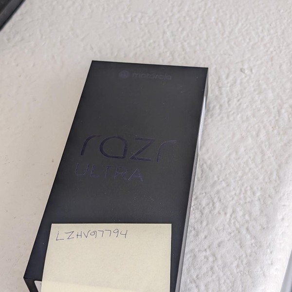 Motorola Razr Ultra (2025) - T-Mobile, 512 GB, PANTONE Cabaret, 16 GB