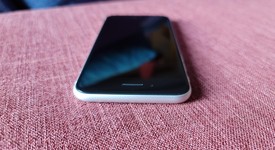 Good
													Apple iPhone SE 2nd Gen 2020 - Unlocked, White, 64 GB, A2275, photo 5 of 13