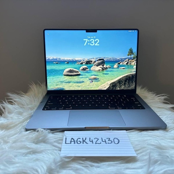 MacBook Pro 2021 - 14 inch - 2 TB, Gray, 64 GB, Apple M1 Max