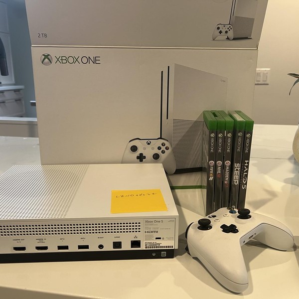 Xbox One S (2016) - White, 2 TB