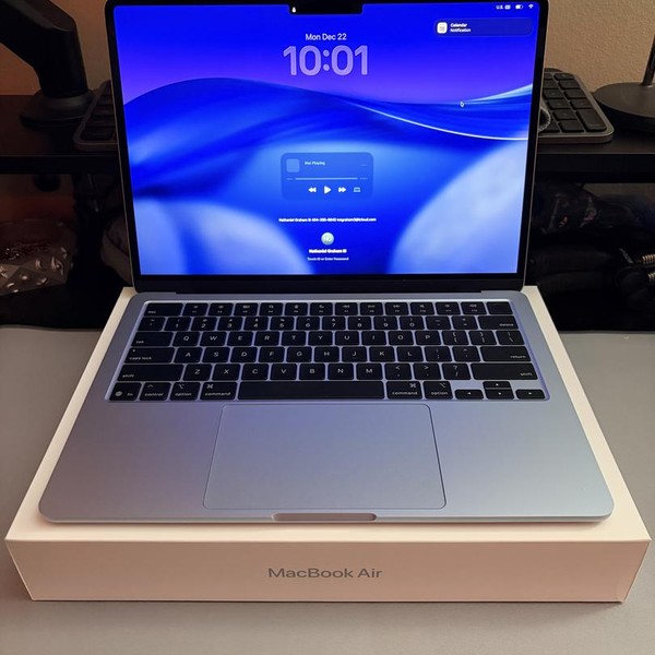 MacBook Air 2025 (M4) - 13 inch - 512 GB, Sky Blue, 16 GB, Apple M4