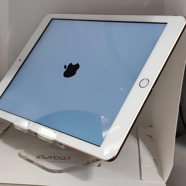 Apple iPad 6th Gen - Wi-Fi, 32 GB, Gold, A1893