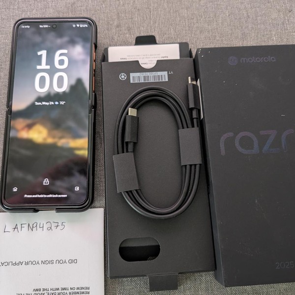 Motorola Razr Plus (2025) - Unlocked, 256 GB, PANTONE Mocha Mousse, 12 GB
