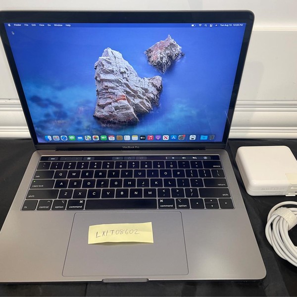 MacBook Pro 2019 - 13 inch - 512 GB, Gray, 16 GB, Intel Core i7