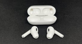 Used
													Apple AirPods Pro 2 - Lightning, photo 2 of 2
