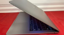 Good
													MacBook Air 2018 - 13" - I5, Gray, 256 GB, 16 GB, photo 4 of 8