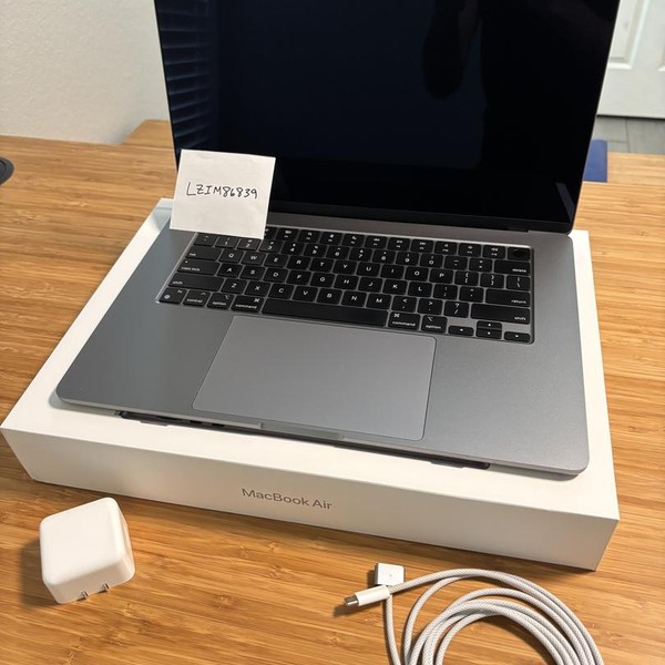 MacBook Air 2023 (M2) - 15 inch - 512 GB, Silver, 16 GB, Apple M2