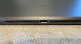 Good
													Apple iPad 8th Gen - Wi-Fi, Gray, 128 GB, A2270, photo 3 of 5