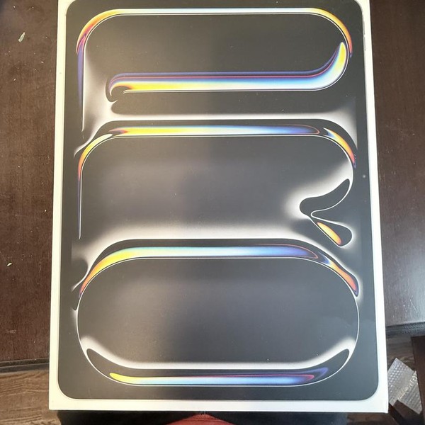 Apple iPad Pro 13 inch (M4) 2024 - Unlocked, 2 TB, Silver, 16 GB, A2926, Nano-texture Glass