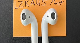 Used
													Apple AirPods 2nd Gen - Lightning Case, photo 4 of 5