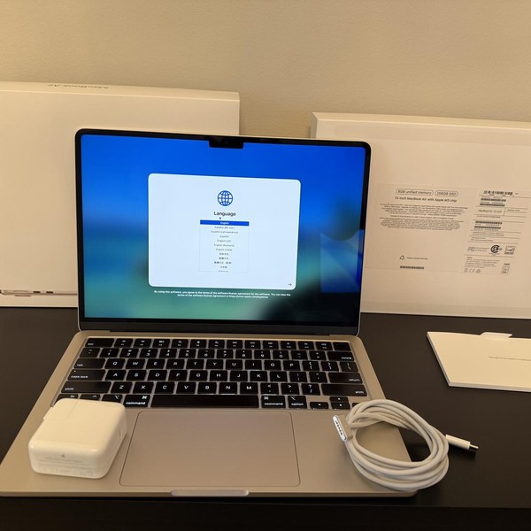 MacBook Air 2024 (M3) - 13 inch - 256 GB, Starlight, 8 GB, Apple M3, 8-core GPU