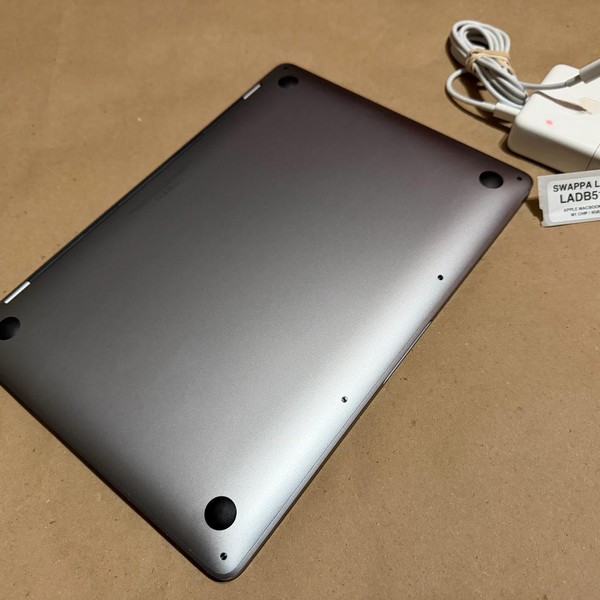 MacBook Pro 2020 - 13 inch - 256 GB, Gray, 8 GB, Apple M1