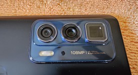 Good
													Motorola Edge 20 Pro - Unlocked Non-US, Blue, 256 GB, 12 GB, photo 4 of 10