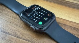 Good
													Apple Watch Series 5 44mm - Unlocked, Gray, A2095 Cellular, Aluminum, photo 3 of 5