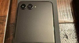 Mint
													Motorola Razr Ultra (2025) - T-Mobile, PANTONE Scarab, 512 GB, 16 GB, photo 5 of 11
