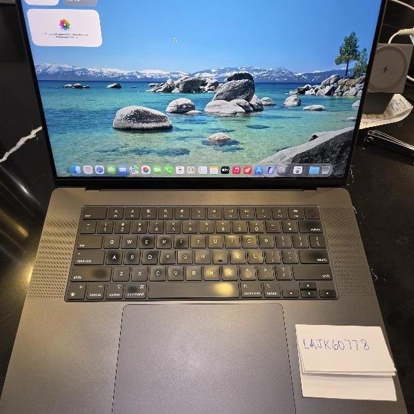 MacBook Pro Late 2023 (M3) - 16 inch - 1 TB, Black, 36 GB, Apple M3 Max 14-core, 30-core GPU