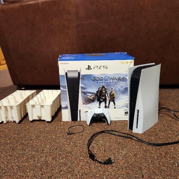 PlayStation 5 Standard Edition (2020) - 825 GB, White, Standard Edition