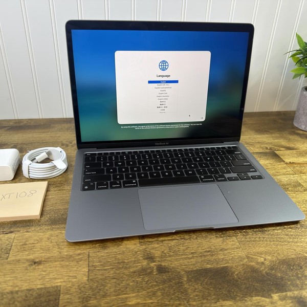 MacBook Air 2020 - 13 inch - 128 GB, Gray, 8 GB, Apple M1
