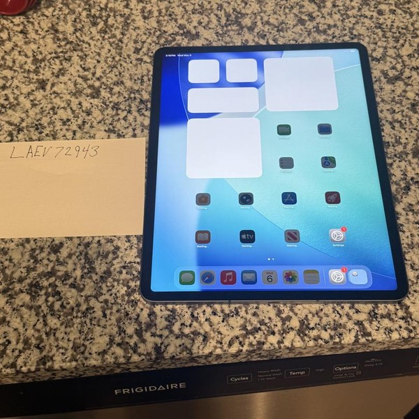 Apple iPad Pro 12.9 inch 5th Gen 2021 - Unlocked, 1 TB, Gray