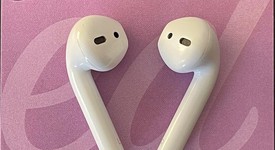Used
													Apple AirPods 2nd Gen - Lightning Case, photo 5 of 6