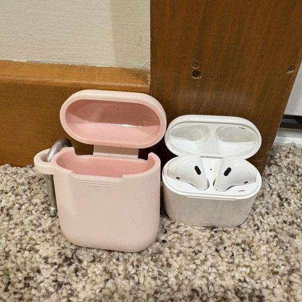 Apple AirPods 1st Gen - Lightning Case