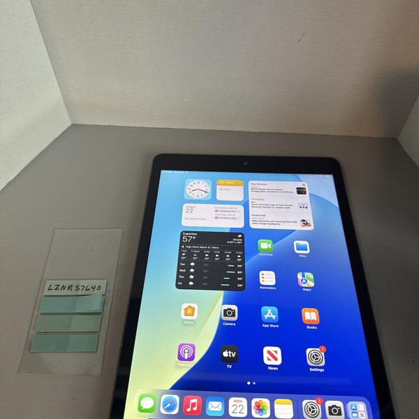 Apple iPad 7th Gen - Wi-Fi, 32 GB, Gray, A2197