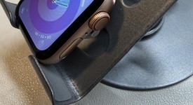 Good
													Apple Watch SE 1st Gen 40mm - Unlocked, Gold, A2353 - Cellular, Aluminum, photo 2 of 7