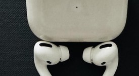 Used
													Apple AirPods Pro - Wireless Case, photo 2 of 2