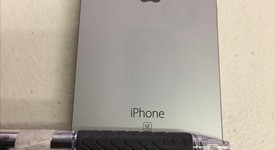Good
													Apple iPhone SE 1st Gen 2016 - AT&T, Grey, 32 GB, A1662, photo 3 of 7