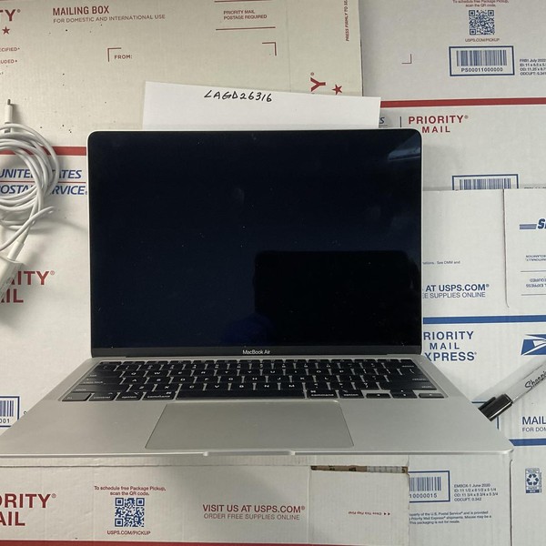 MacBook Air 2020 - 13 inch - 256 GB, Silver, 8 GB, Intel Core i3